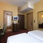 Western Tritone Hotell