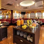 Western Tritone Hotell 4*