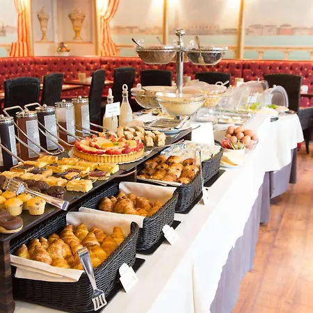 Western Tritone Hotel 4*
