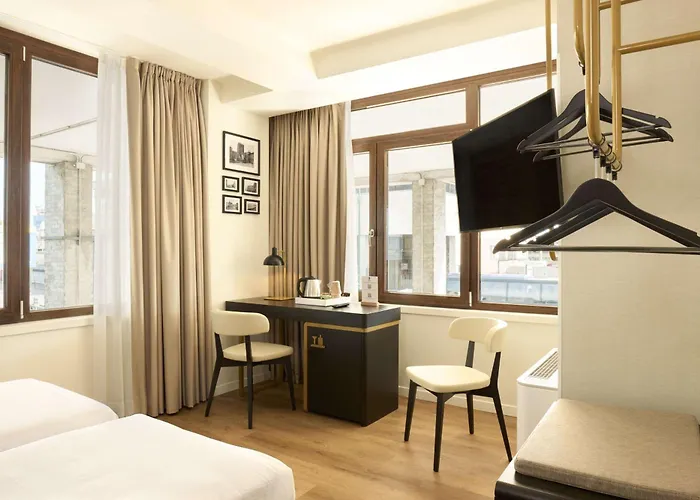 Western Tritone Hotel