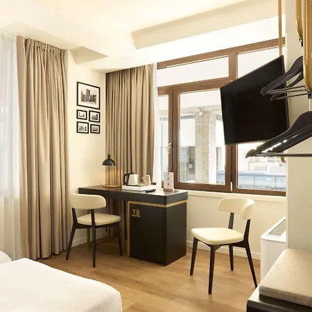 Western Tritone Hotel