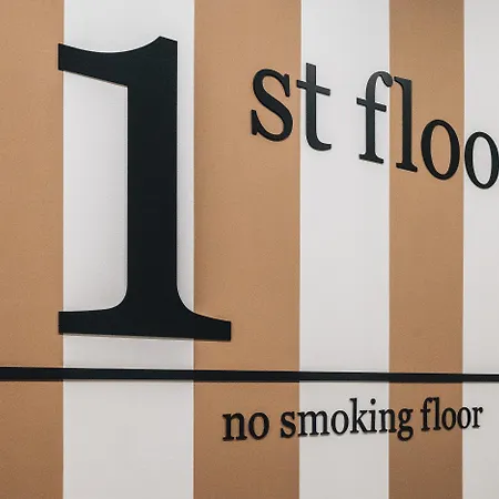 Western Tritone מלון