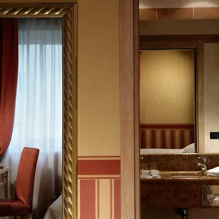 Western Tritone 4* מסטרה