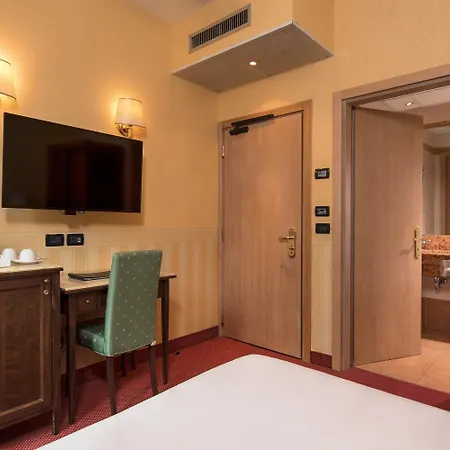 Western Tritone Hotel 4*