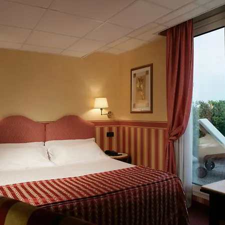 Western Tritone מסטרה