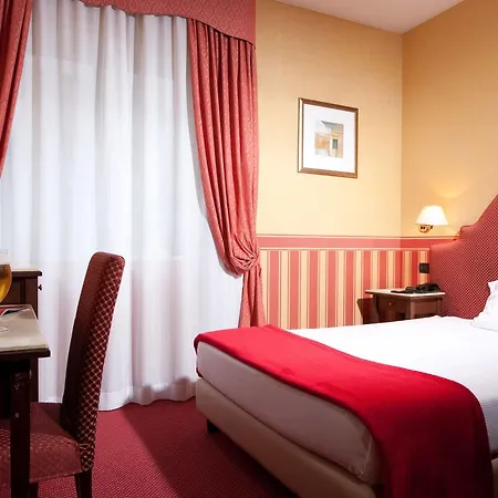 Western Tritone Szálloda 4*