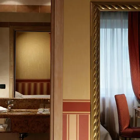 Western Tritone Szálloda 4*