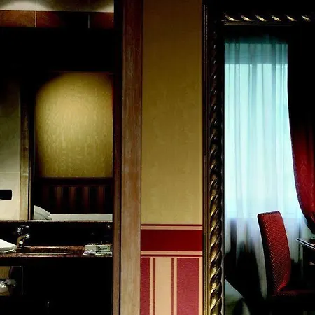 Western Tritone Szálloda 4*
