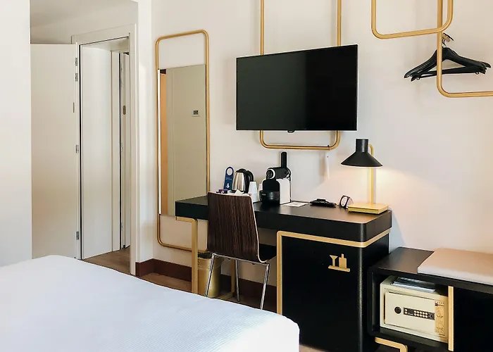 Отель Western Tritone 4*