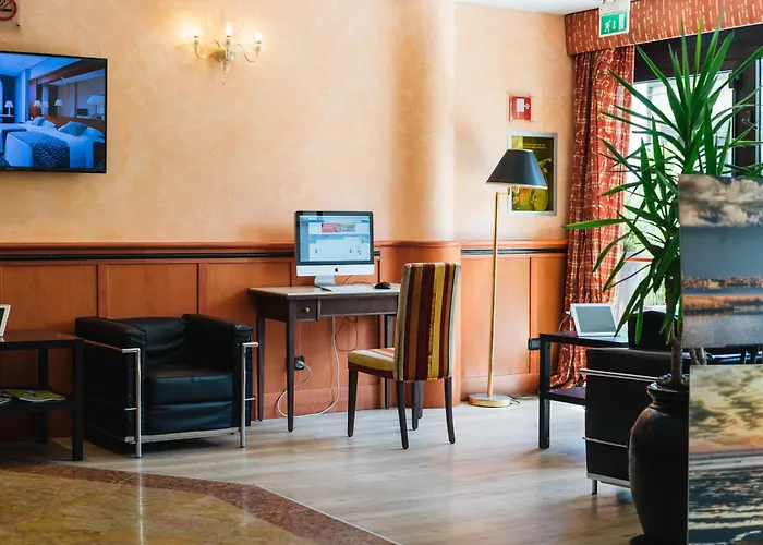 Western Tritone Hotel