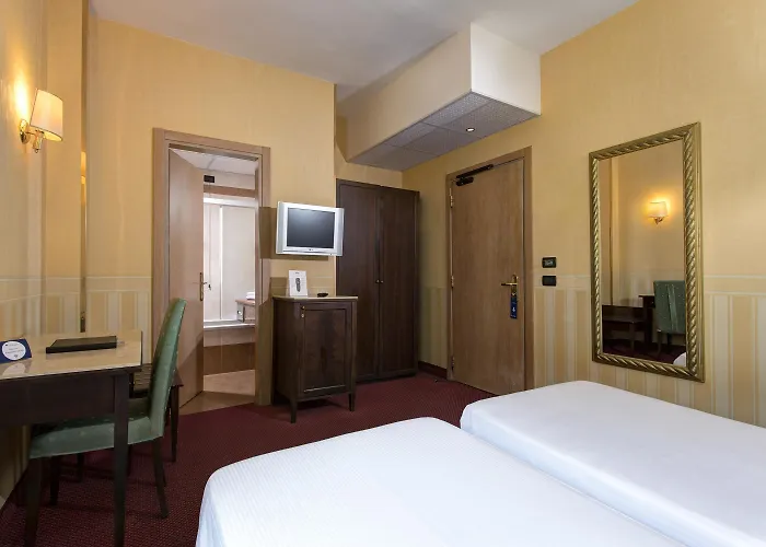 Western Tritone Hotel